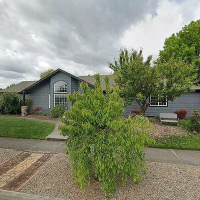 2043 Kingswood Dr, Medford, OR 97501