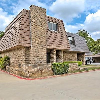 207 E Harwood Rd, Euless, TX 76039