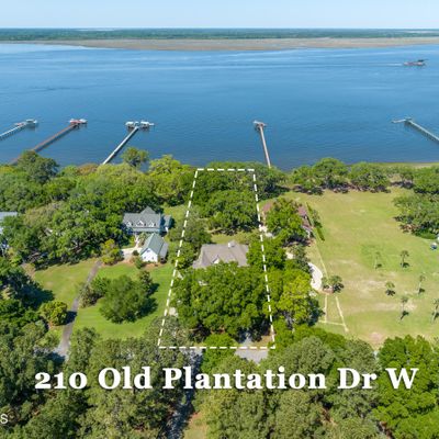 210 Old Plantation Dr W, Beaufort, SC 29907