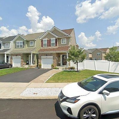 2131 Huntington Ln, Easton, PA 18040