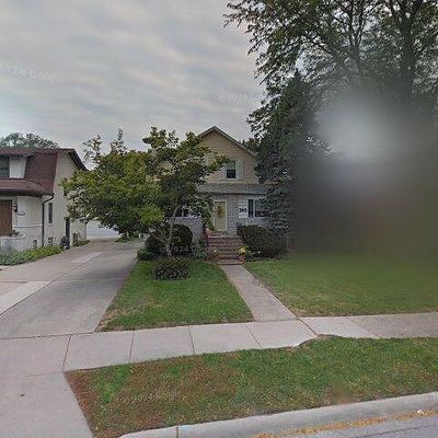 280 Blackhawk Rd, Riverside, IL 60546