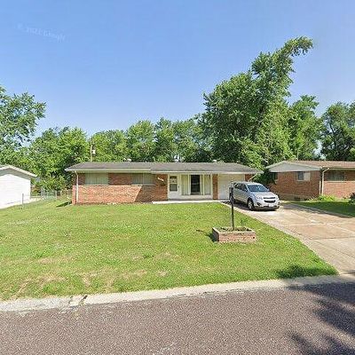 2353 Hallwood Dr, Saint Louis, MO 63136