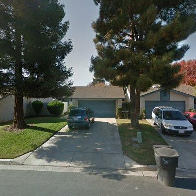 2417 S Meadowbrook Ct, Visalia, CA 93292