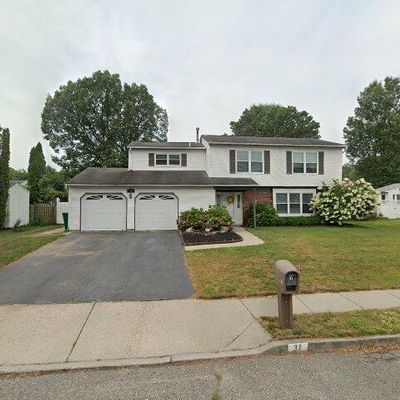 31 Honeysuckle Way, Howell, NJ 07731