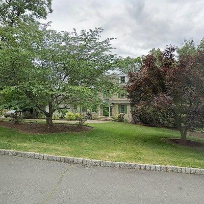 3 Fairway Dr, Green Brook, NJ 08812