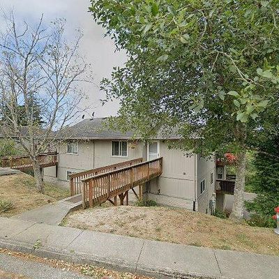 3810 Buccaneer Ln #D, North Bend, OR 97459