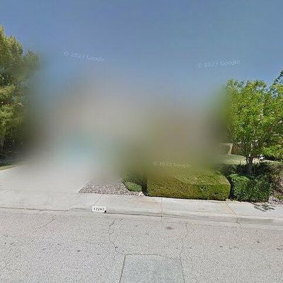 42205 Round Hill Dr, Lancaster, CA 93536