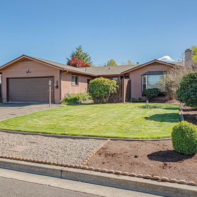 424 Coral Cir, Phoenix, OR 97535