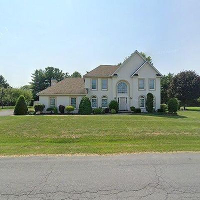 445 Hemlock Ln, Nazareth, PA 18064