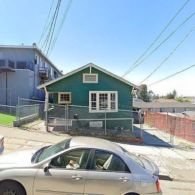 4515 Thompson St, Oakland, CA 94601