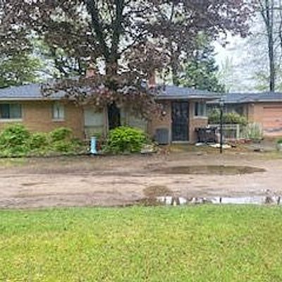 400 Lakeshore Dr, Grass Lake, MI 49240