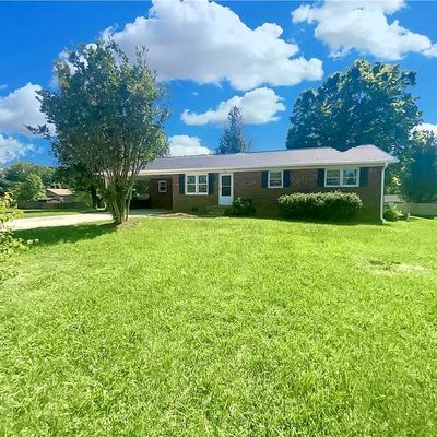 403 Heitman Rd, Thomasville, NC 27360