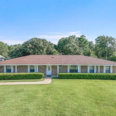 501 Eighth St, Bay Saint Louis, MS 39520