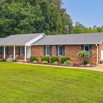 515 Backwoods Ln, Colfax, NC 27235