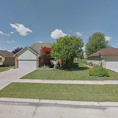 47143 Pamela Dr, Macomb, MI 48044