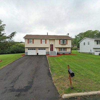 49 Guernsey Dr, New Windsor, NY 12553