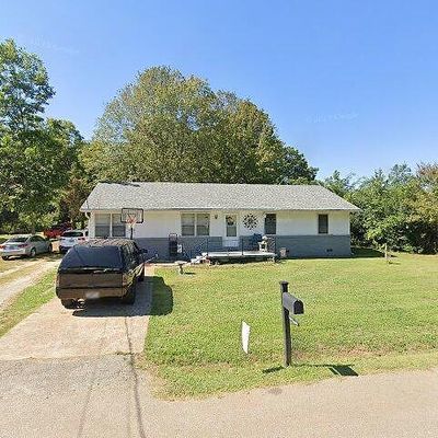 605 Hayes St, Lexington, TN 38351