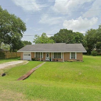 619 Carolyn St, Winnie, TX 77665