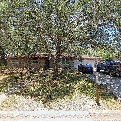 703 E Randall St, Beeville, TX 78102