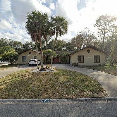 7076 Lenczyk Dr, Jacksonville, FL 32277