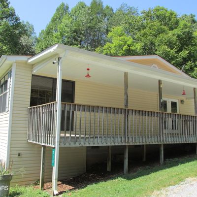 713 E Millers Cove Rd, Walland, TN 37886