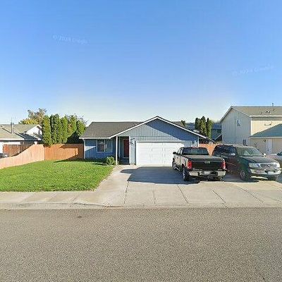 6607 Wrigley Dr, Pasco, WA 99301