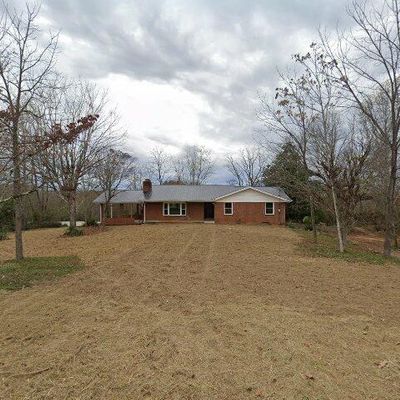 806 Tennessee Dr, Livingston, TN 38570