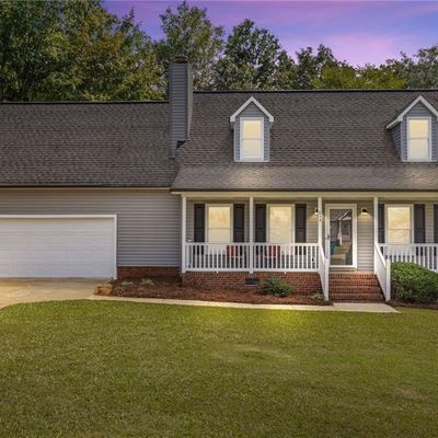 814 N Greenbriar St, Liberty, NC 27298