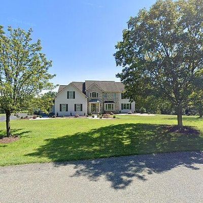 8711 Summit Cir, Fogelsville, PA 18051