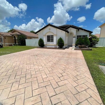 7745 Nw 194 Th St, Hialeah, FL 33015