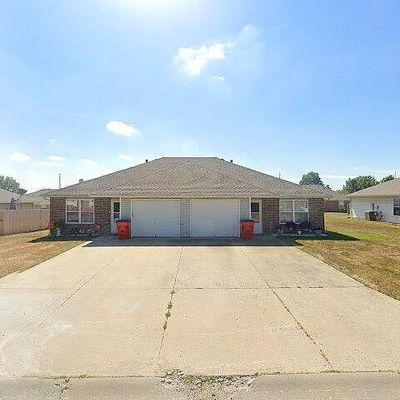 901 Nw Willow Dr, Grain Valley, MO 64029