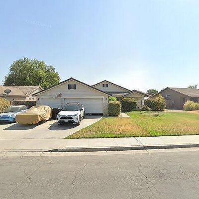 913 Meadow View Rd, Hanford, CA 93230