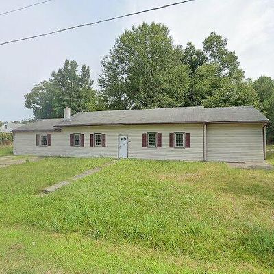 101 Forrest Dr, Blackstone, VA 23824