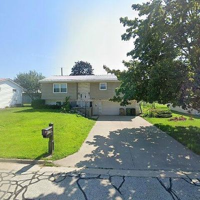 1019 8 Th St Se, Dyersville, IA 52040