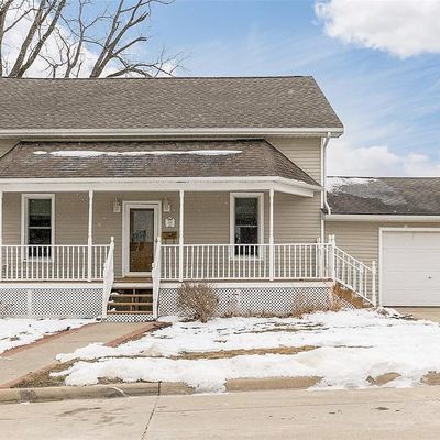 106 N Linn St, Anamosa, IA 52205