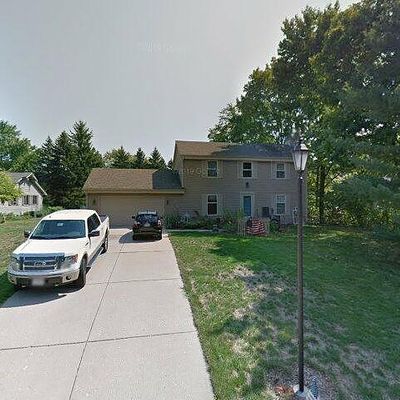 W220 N2704 Maplewood Ln, Waukesha, WI 53186