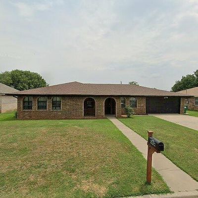 1204 Parliament St, Burkburnett, TX 76354