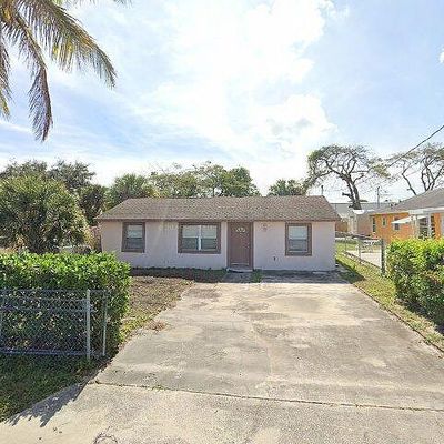 1204 Pioneer Rd, Mangonia Park, FL 33407