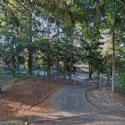 10845 Se Lake Rd, Bellevue, WA 98004