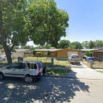 1122 E Drummond Ave, Fresno, CA 93706