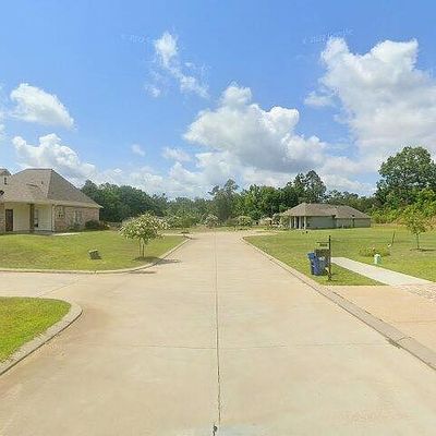 14 Ashburn Woods Ave, Natchez, MS 39120