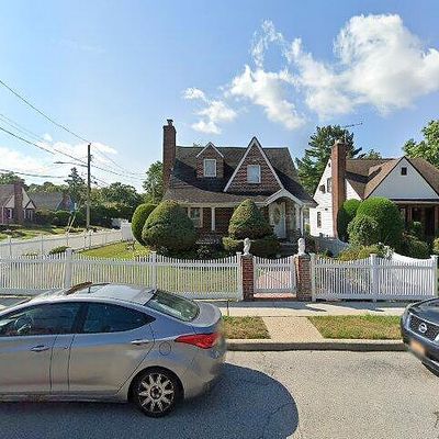 14 Carol St, West Hempstead, NY 11552