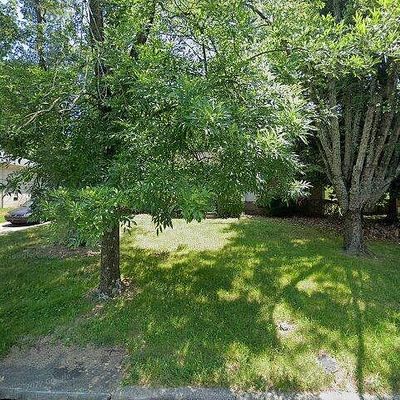 1605 Random Dr, Greensboro, NC 27407