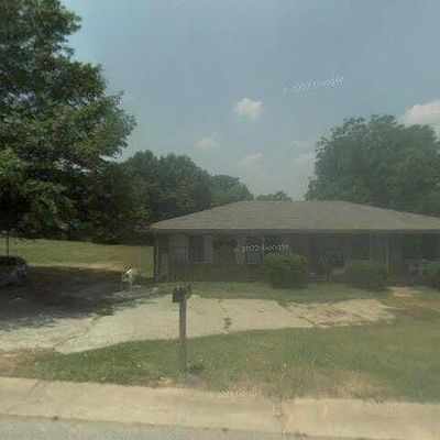 143 Third St, Lavonia, GA 30553