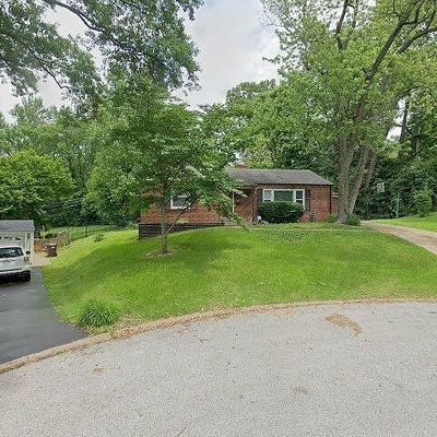 2 Junior Ct, Saint Louis, MO 63135