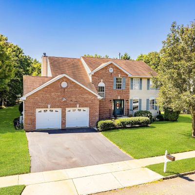 17 Glacier Dr, Howell, NJ 07731