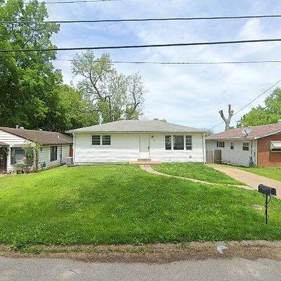 17 Young Dr, Saint Louis, MO 63135