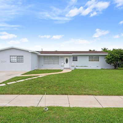 2101 Nw 85 Th Way, Pembroke Pines, FL 33024