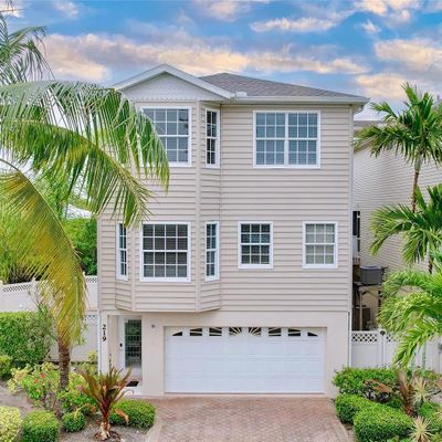 219 81 St St, Holmes Beach, FL 34217