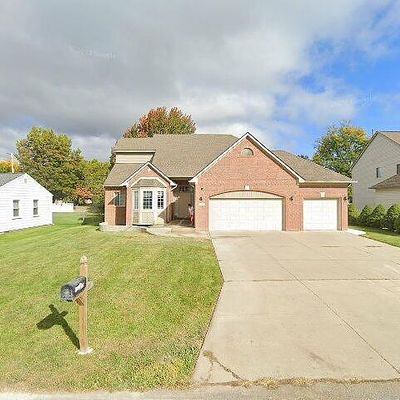 2059 Garry Dr, Troy, MI 48083